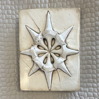 Sid Dickens Memory Block: T-245 ''The Seeker'' Abstract Art 3D Antique White Beige