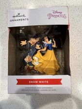 Hallmark Ornament Disney Princess SNOW WHITE 2025