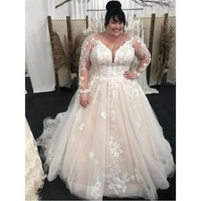 Plus Size V-Neck Wedding Dresses Long Sleeves Lace Applique A Line Bridal Gowns