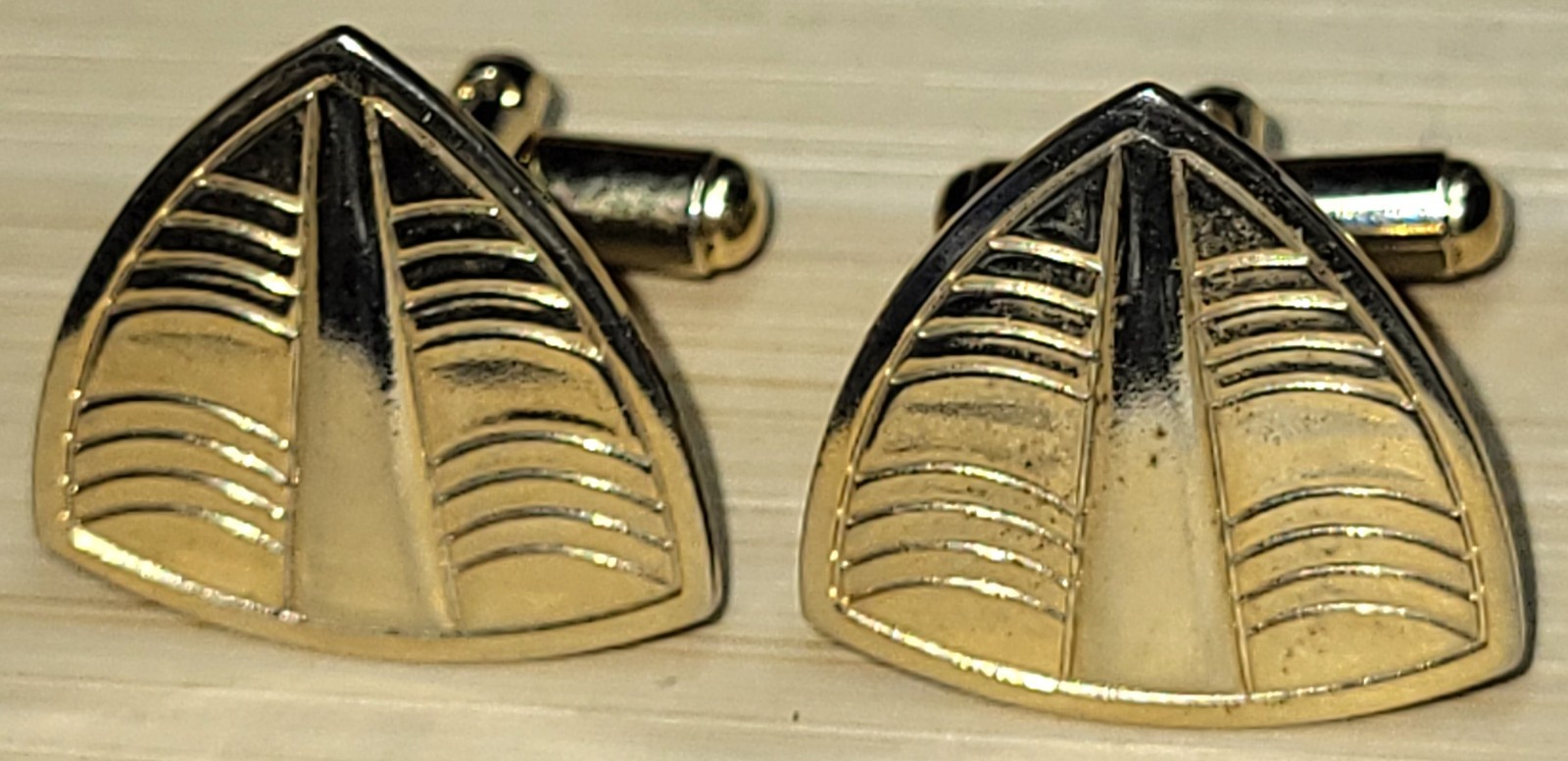 Vintage Goldtone Triangular Embossed Cufflinks 13… - image 2