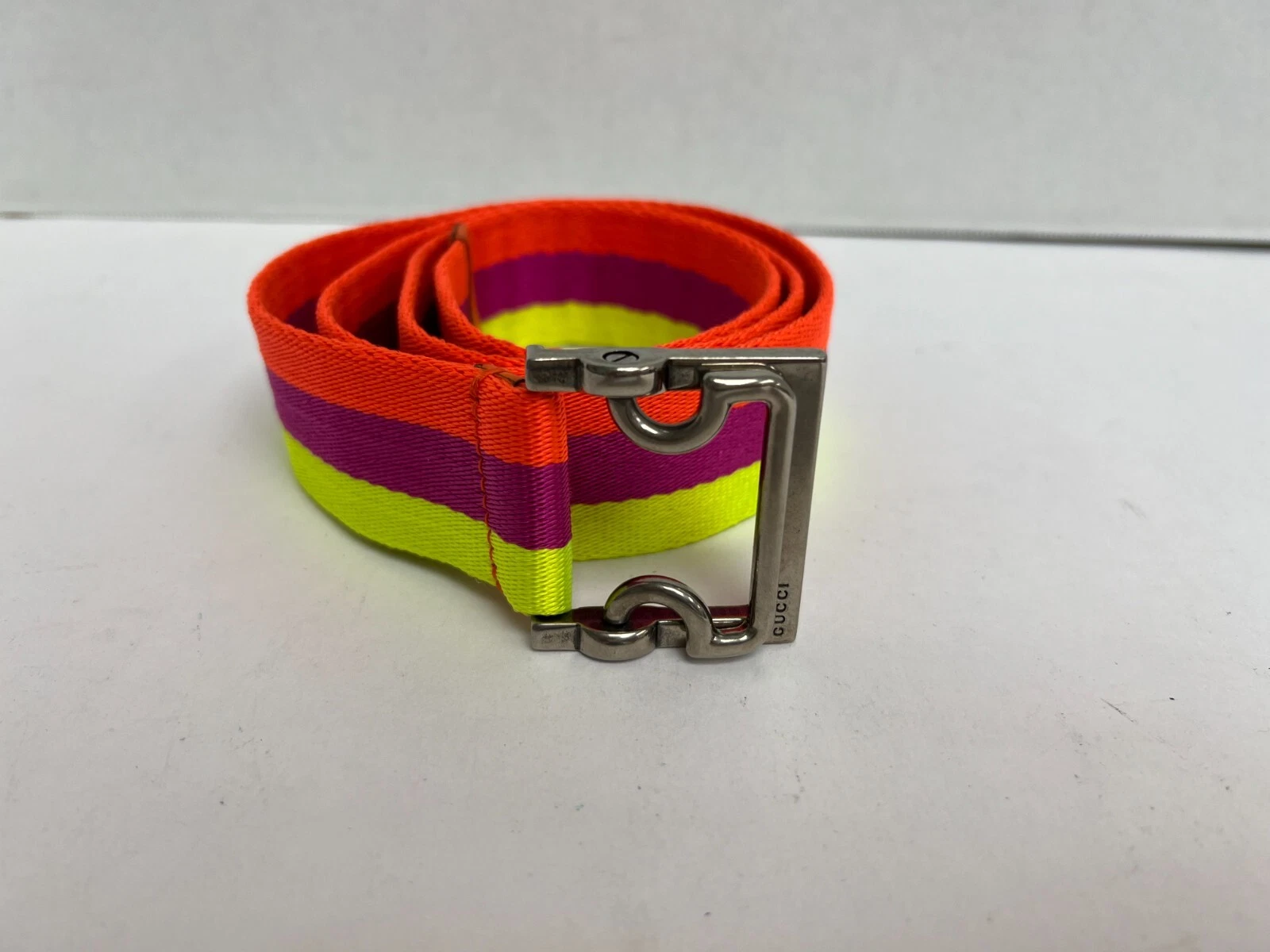Ceinture en nylon multicolore emblématique GUCCI marquée 90 36 211576 fabriquée en Italie