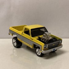 1973 73 Chevy Cheyenne C10 Fleetside Collectible 1/64 Scale Diecast Model