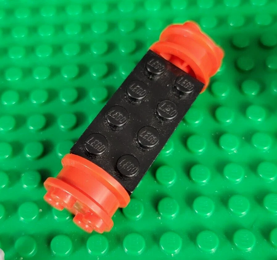Um (1) LEGO #4180c02 tijolo preto, modificado 2 x 4 com rodas estilo livre vermelho usado - Imagem 2 de 4