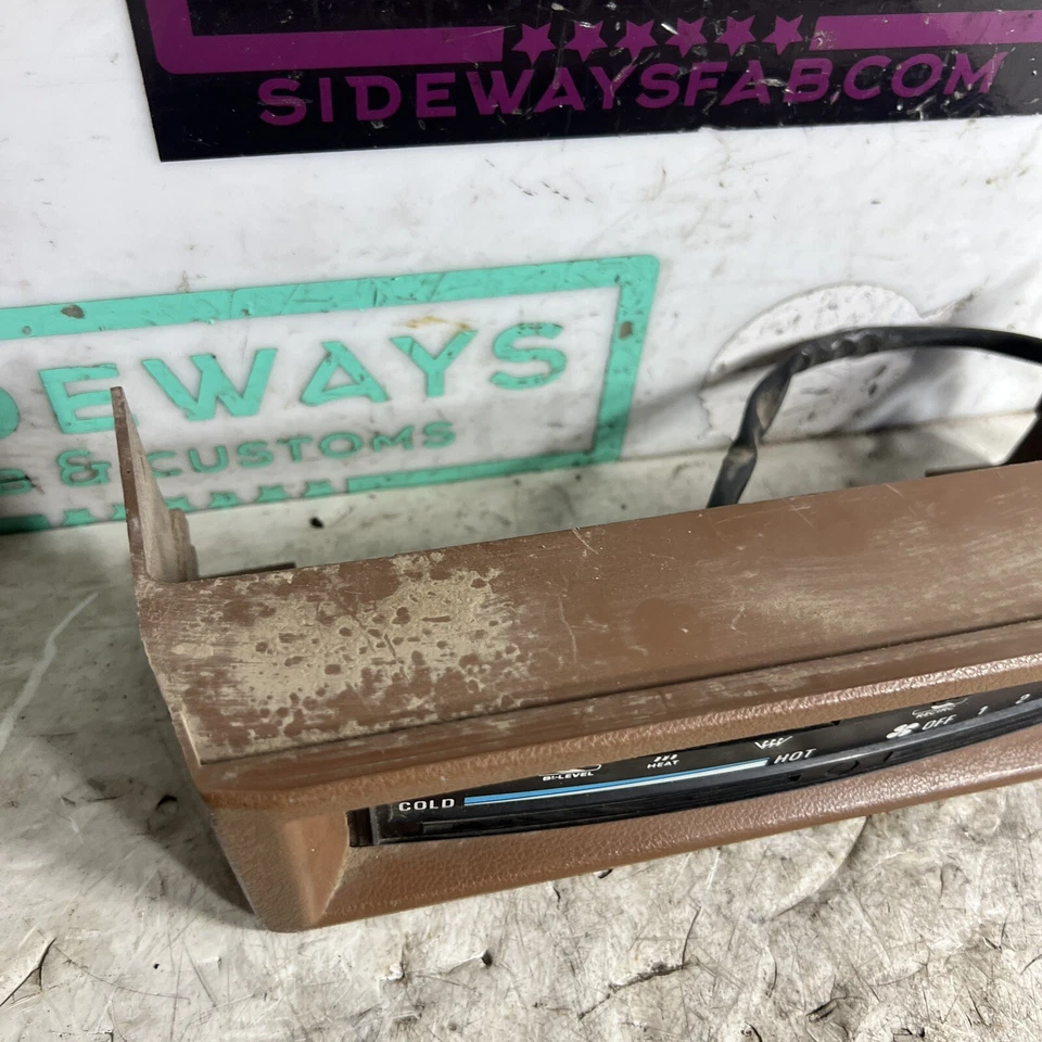 80-86 Datsun 720 Pickup Climatizador HVAC Placa frontal Bisel Bronceado Calentador de CA Foto 2 de 4