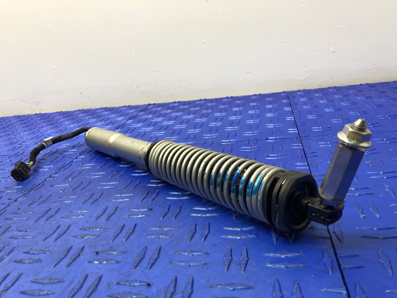 2013-2021 MASERATI QUATTROPORTE LEFT REAR POWER TRUNK TAILGATE ACTUATOR STRUT
