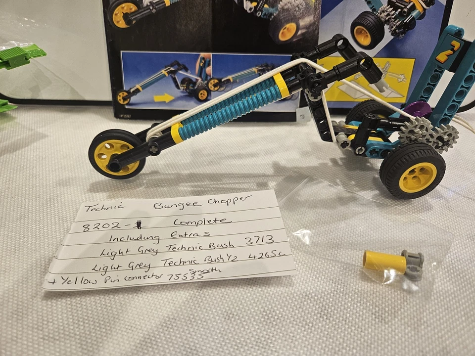 LEGO Technic 8202 Blast Off Chopper with Bungee Cord Power!, photo 4 of 5