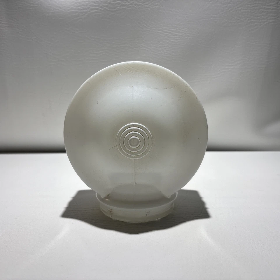 古董建筑打捞牛奶玻璃墙球,底部透明 20 世纪 50 年代。 — 第 3/4 张图片