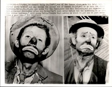 GA319 UPI Wire Photo EMMETT KELLY SR & SON EMMETT KELLEY JR WEARY WILLIE CLOWN