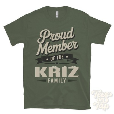 STOLZES MITGLIED DER FAMILIE KŘÍŽ T-SHIRT Nachname Nachname Erbe Abstammung