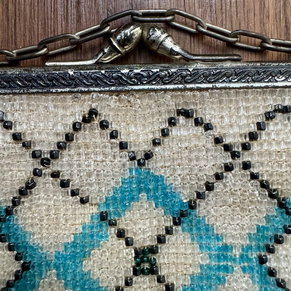 Antiguo Monedero Forrado Micro Cuentas Vidrio Floral Años 20 Marco Plateado Alemania Deco Foto 4 de 4