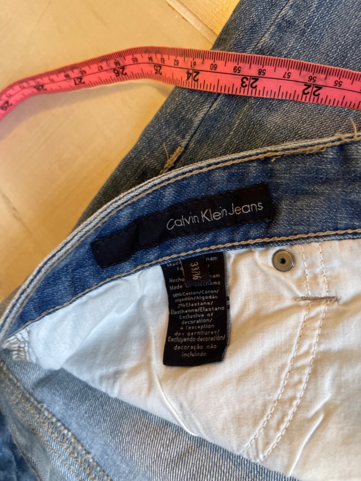 Calvin Klein cuffed denim jean shorts sz 33/16 women’s 9”ins thumbnail 5