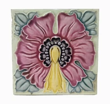 RARE VINTAGE BEAUTIFUL FLOWER DESIGN MAJOLICA CERAMIC TILE.