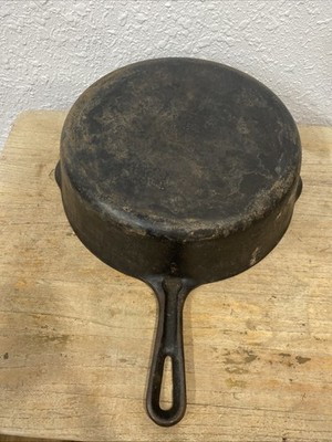 Griswold #8 Cast Iron Skillet Erie PA  1  Hairline Crack At Handle