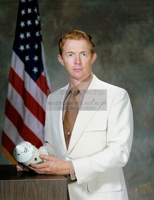 STUART ROOSA ASTRONAUT APOLLO 14 NASA 1971 PORTRAIT 8.5X11 PHOTO