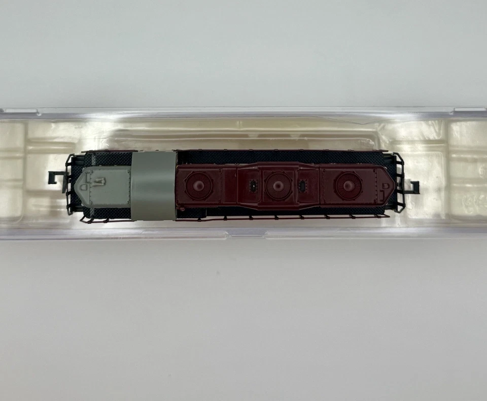 Locomotora diésel RARA NIOB N Life Like C7951 EMD GP 9R Canadian Pacific CP 8825 Foto 3 de 4