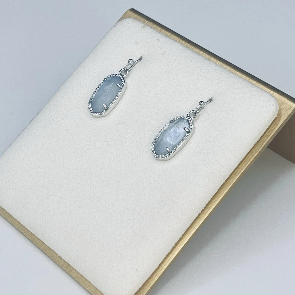 Pendientes colgantes Kendra Scott Lee azul claro tono plata pequeños colgantes alambre francés Foto 2 de 4