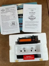 HO PROTO 2000 # TEXAS & PACIFIC EMD SW8 Diesel Switcher Powered - T&P 817