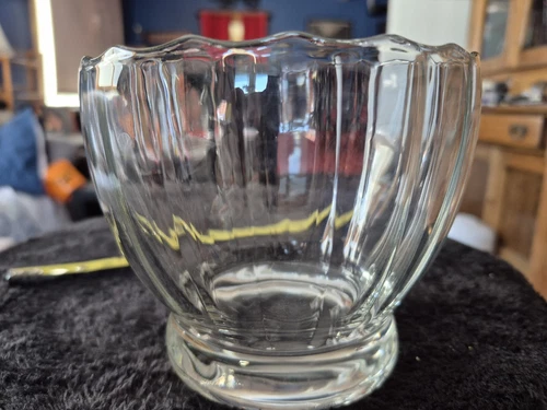 VTG Anchor Hocking Clear Glass Bowl Scalloped Edge Ribbed Candy Dish Nut Bowl