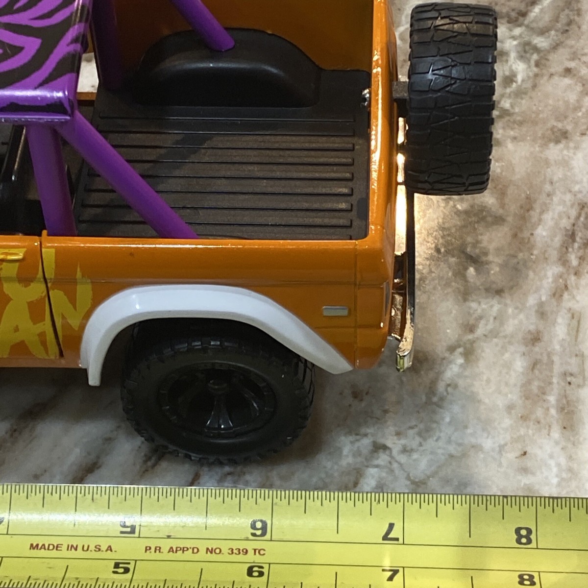 WWE Macho Man Randy Savage 1973 Ford Bronco SUV Truck 1:24