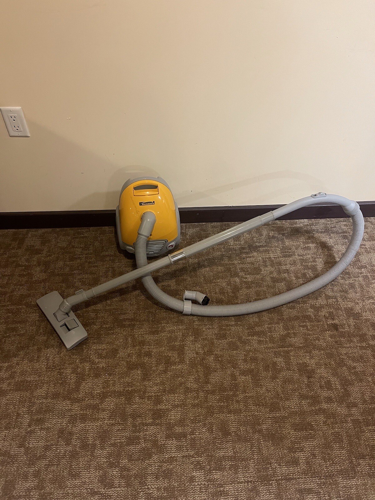 Kenmore 721 Yellow Bagless Compact Canister Vacuum 721.26082601 for sale online eBay
