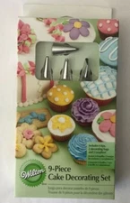 NEW Wilton 9 Piece Cake Decorating Set Baking Accessory  (S8)
