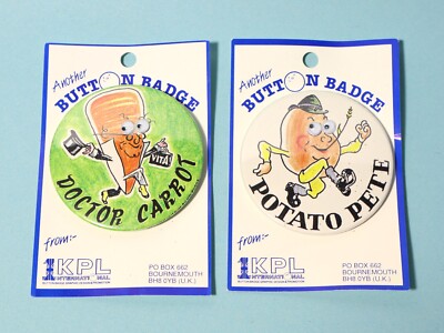 2 x unbenutzte 1993 Doktor Karotte + Kartoffel Pete KPL Pin Anstecker mit Googly Eyes IWM