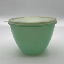 TUPPERWARE Crisp It Vintage Lettuce Keeper - #679-1 With Lid, No Spike