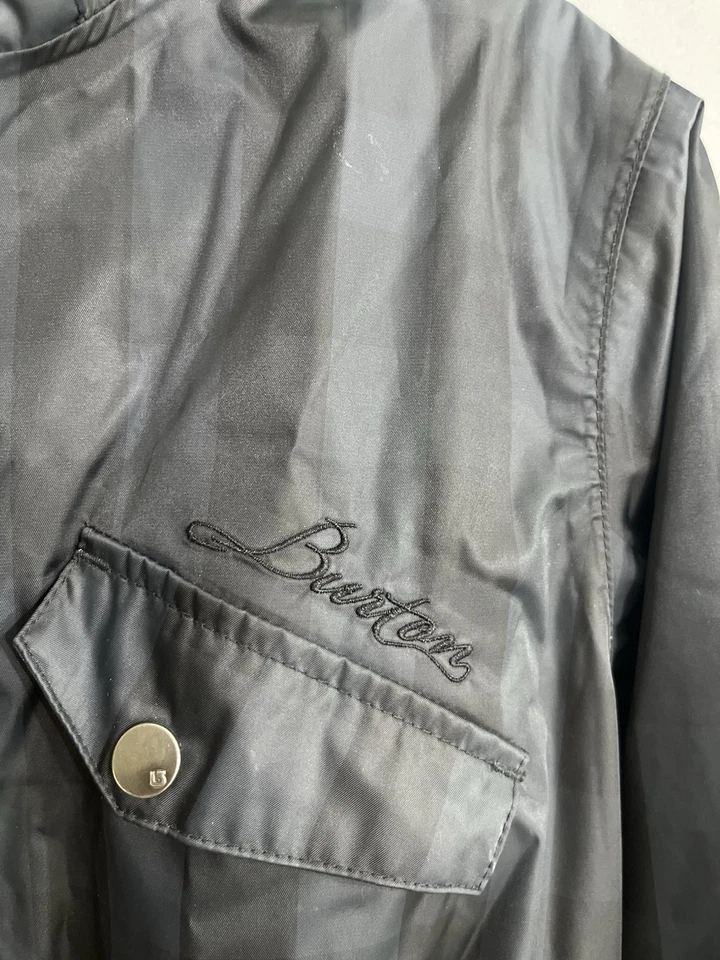 Chaqueta de snowboard Burton grande para mujer negra y gris forrada de lana con cuello de piel sintética Foto 2 de 4