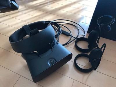Oculus Rift PC & Console VR Headset with Touch Controllers, Black