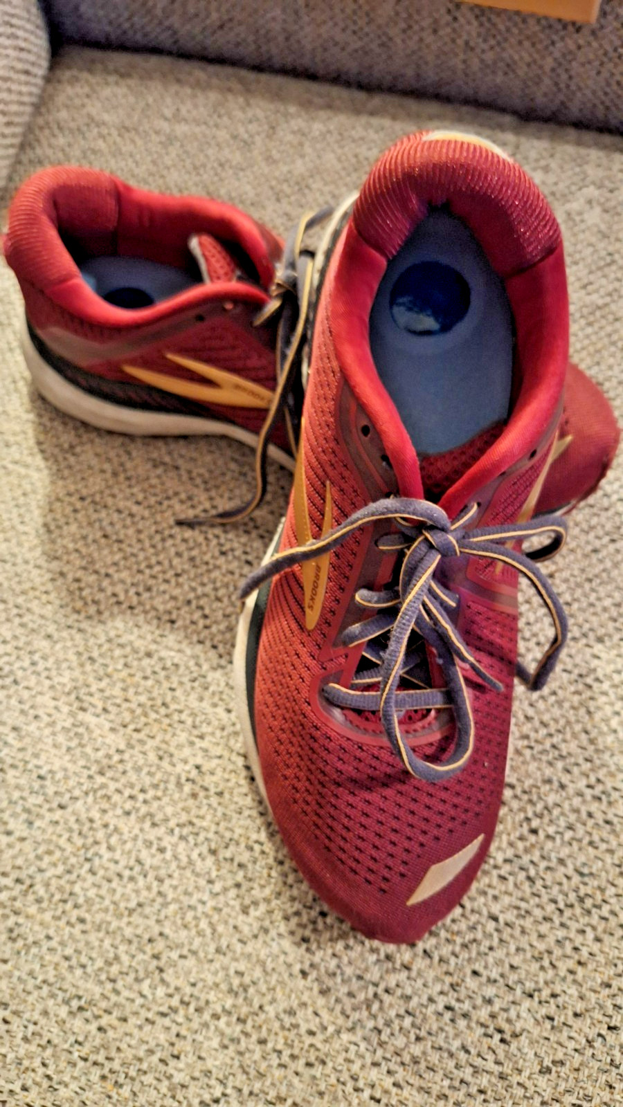 Brooks Women’s Adrenaline GTS 20 Red/Gold/Ebony Running Sneaker Shoe Size 8.5 thumbnail 5