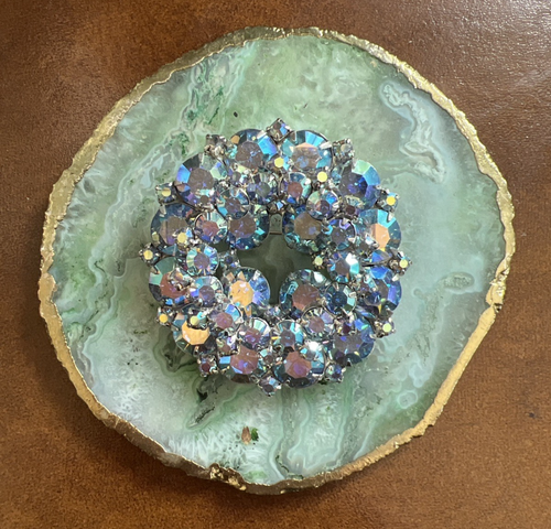 VINTAGE 1950's BLUE AURORA BOREALIS RHINESTONE CIRCLE BROOCH / 3 LAYERS 2 3/8" - Picture 5 of 8