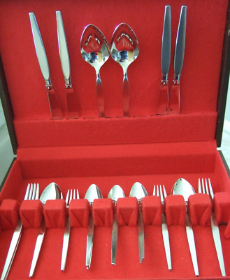 27 Pc SET ONEIDA COMMUNITY SATINIQUE OLDER STAINLESS FLATWARE Service for 4+ Svg