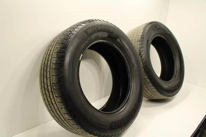 2019 Chevrolet Silverado 1500 Tire Michelin Energy Saver A/S 265/65R18 112T Pair - Image 2 of 4