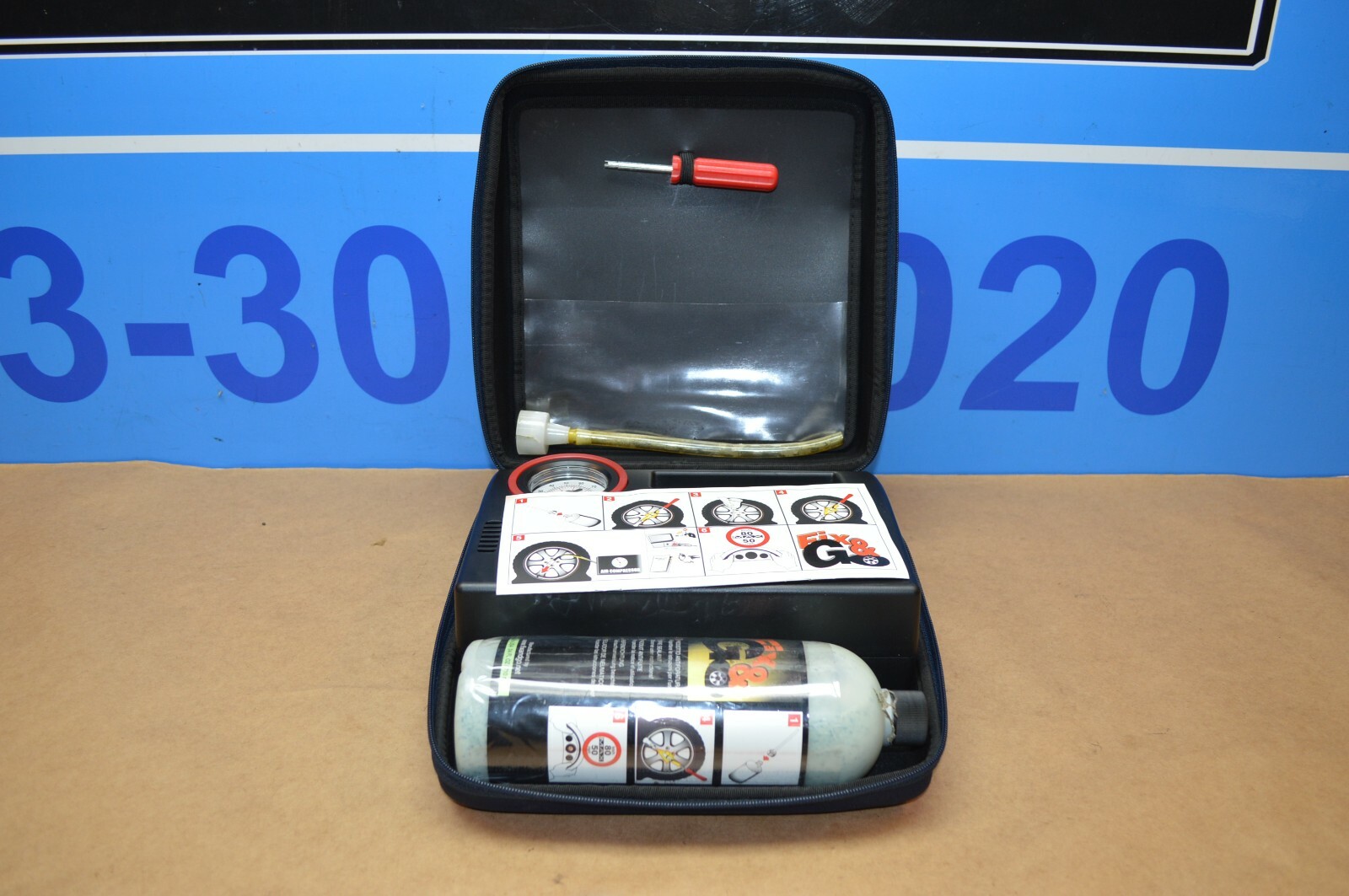 2004 MASERATI QUATTORPORTE TIRE INFLATOR AIR COMPRESSOR PUMP WITH CASE & SEALANT