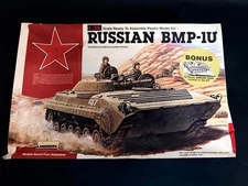 Lindberg 1/35 Russian BMP-1U Model Kit 76003 Diorama Base 1990 USA Complete