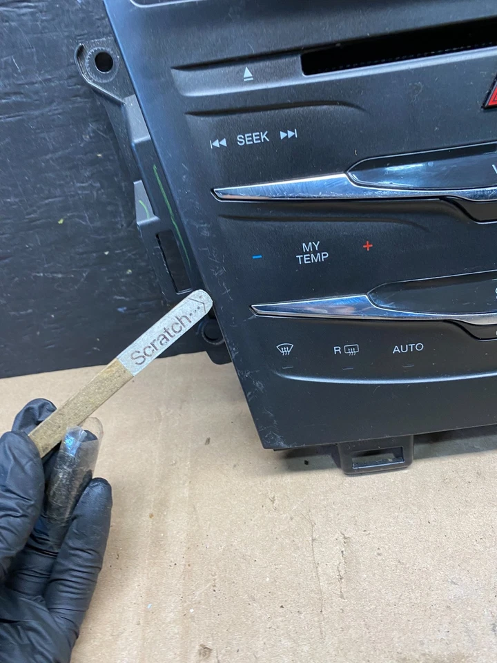 2013 to 2019 Lincoln MKT OEM Radio Dual Climate Control Panel OEM r9021 DG - Image 4 of 4