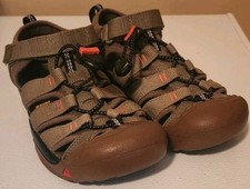 Keen Newport H2 Low Top Hiking Sandals Olive Green  Black Kids Size 4