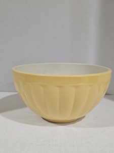 Williams Sonoma~Melamine Ribbed Mixing Bowl~Gold/Yellow~2013