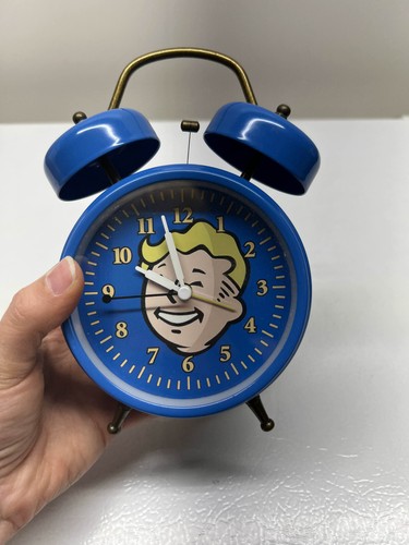 Sveglia analogica Falout 76 Bathesda Vault Boy blu giallo funziona Vault-Tec - Foto 11 di 12