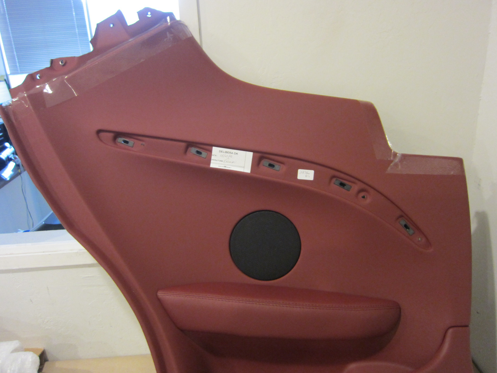 Maserati GranTurismo. Rear LH Side Trim Panel/Bordeaux. Part#68706507