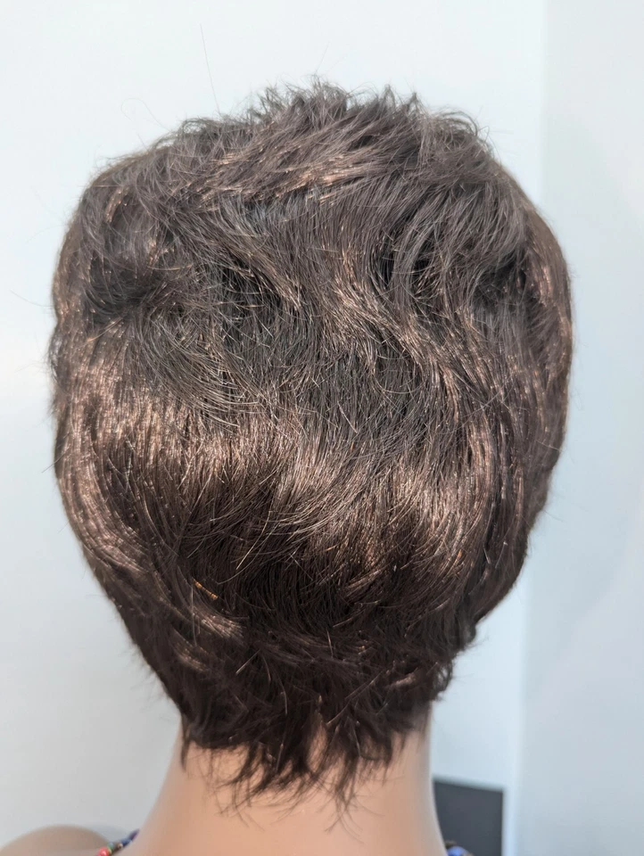 Peluca Petite Cap Corta Sintética Color 6 Mediana Marrón Castaño Foto 4 de 4