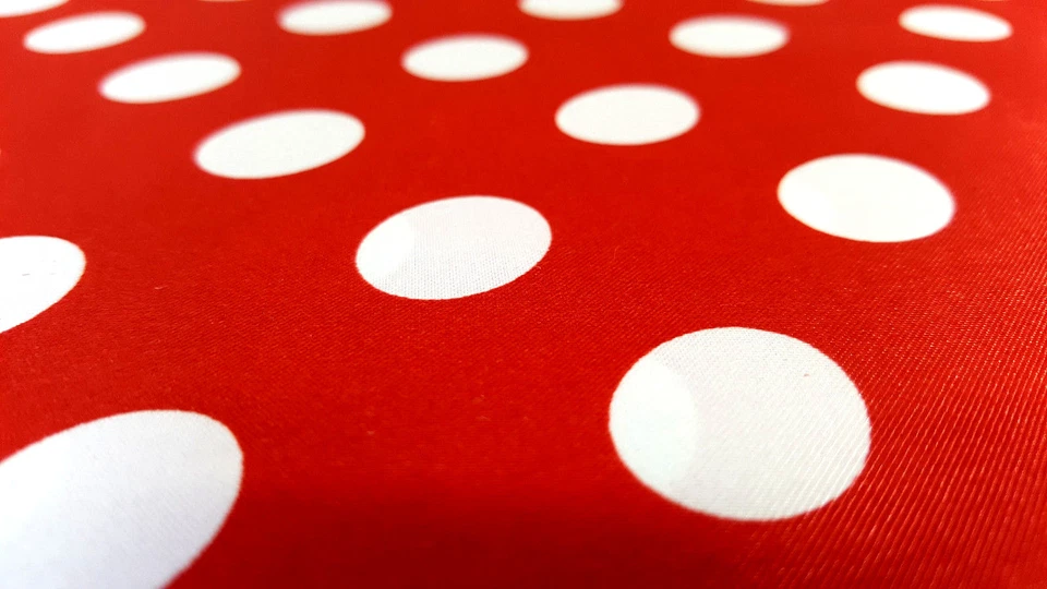 红色缎面白色圆点面料 3/4 英寸圆点 58 英寸 YARD 出品 — 第 3/4 张图片