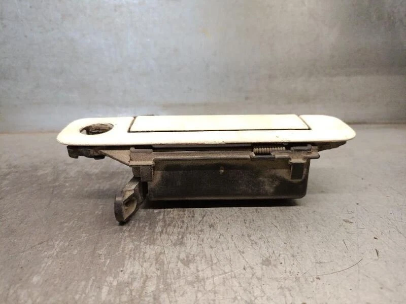8D0837207A poignée extérieure avant gauche pour AUDI A4 B5 (8D2) 1994 5217329 - Photo 3/4