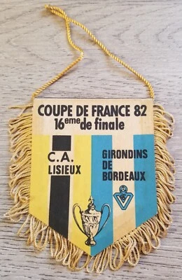 FANION FOOT VINTAGE Coupe de France 1982 CA LISIEUX - GIRONDINS BORDEAUX FCGB - Photo 1/2