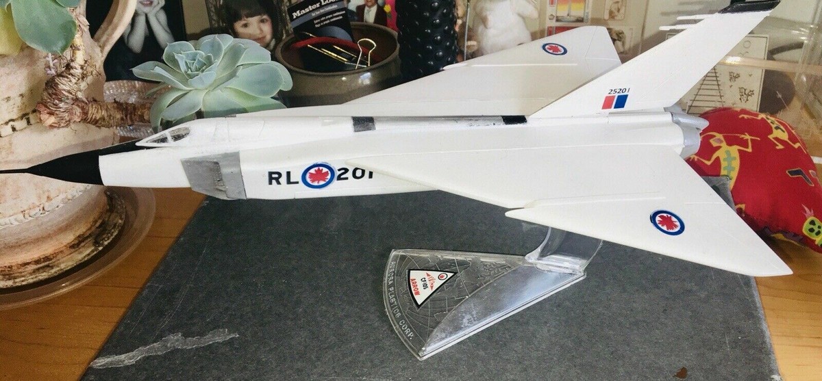AVRO ARROW CF-105 AURORA オーロラ 飛行機模型キット AVRO ARROW CF-105 AURORA オーロラ 飛行機模型キット