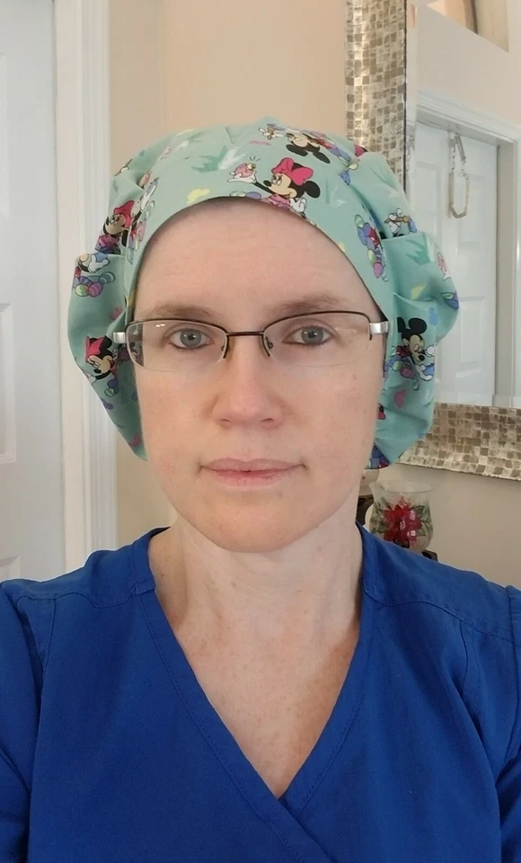 女士 Bouffant 手术帽 - 迪士尼 Mickey Minnie 绿色 - 美国手工制作 — 第 2/4 张图片