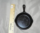 VINTAG WAGNER SIDNEY 0-1365 SMALL CAST IRON SKILLET FRYING PAN 4-3/4"DIAM.
