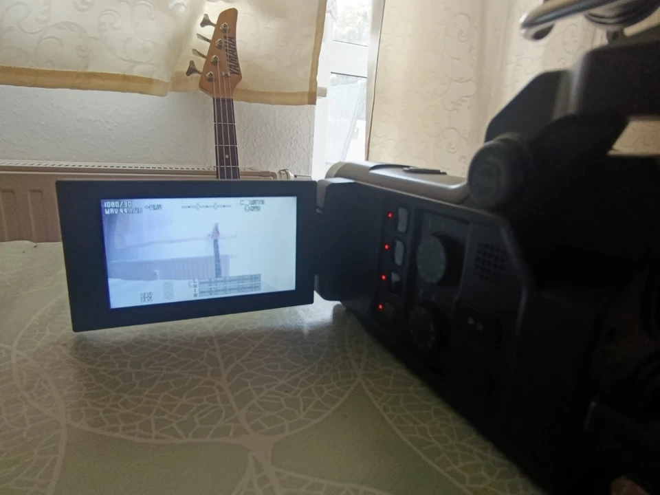 ZOOM Q8 FULL HD Video Camera + Four-Track Audio Recorder - Bild 4 von 4