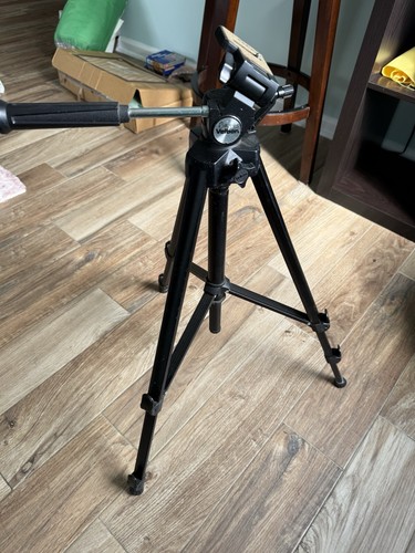 Velbon Victory Tripod with Leg Braces - Picture 5 of 8
