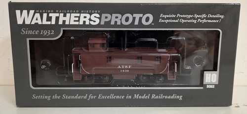 Walthers Proto HO 920-103203 30' ATSF Wood Caboose ATSF #1430 1943-Retiro | Condition: New